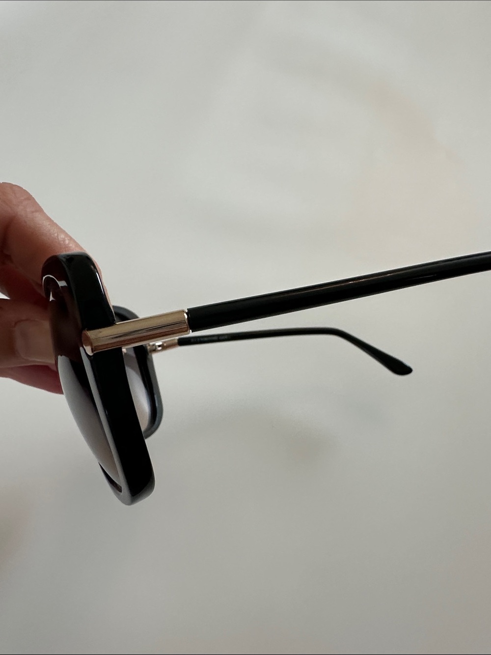 Tom Ford Linda Women's Black Oversized Sunglasses - Picture 5 of 10